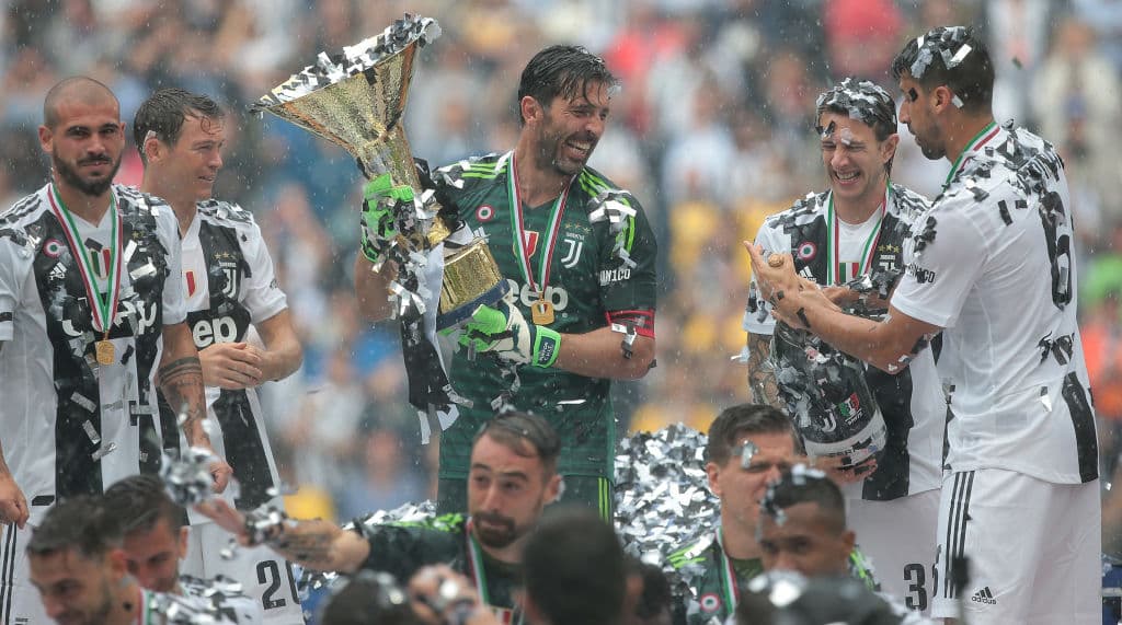 Con la 'Juve', Gianluigi se adjudicó 21 títulos tanto en la Serie A, Serie B, Coppa de Italia y la Supercopa de Italia, y con el Parma su único cetro continental: la Copa UEFA en 1999.