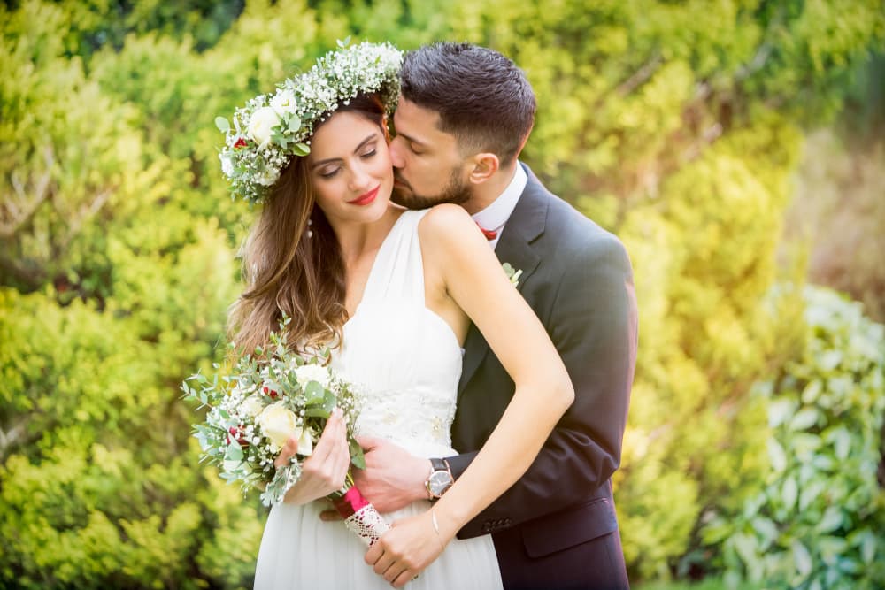 <b>LEO</b>
<br>Tú eres un signo regido por el Sol, por eso buscas a alguien que te haga sentir rey o reina. Buscas una pareja que cuando vayas a un lugar, todos los admiren y pongan los ojos tanto en ti como en tu amor.
<br>