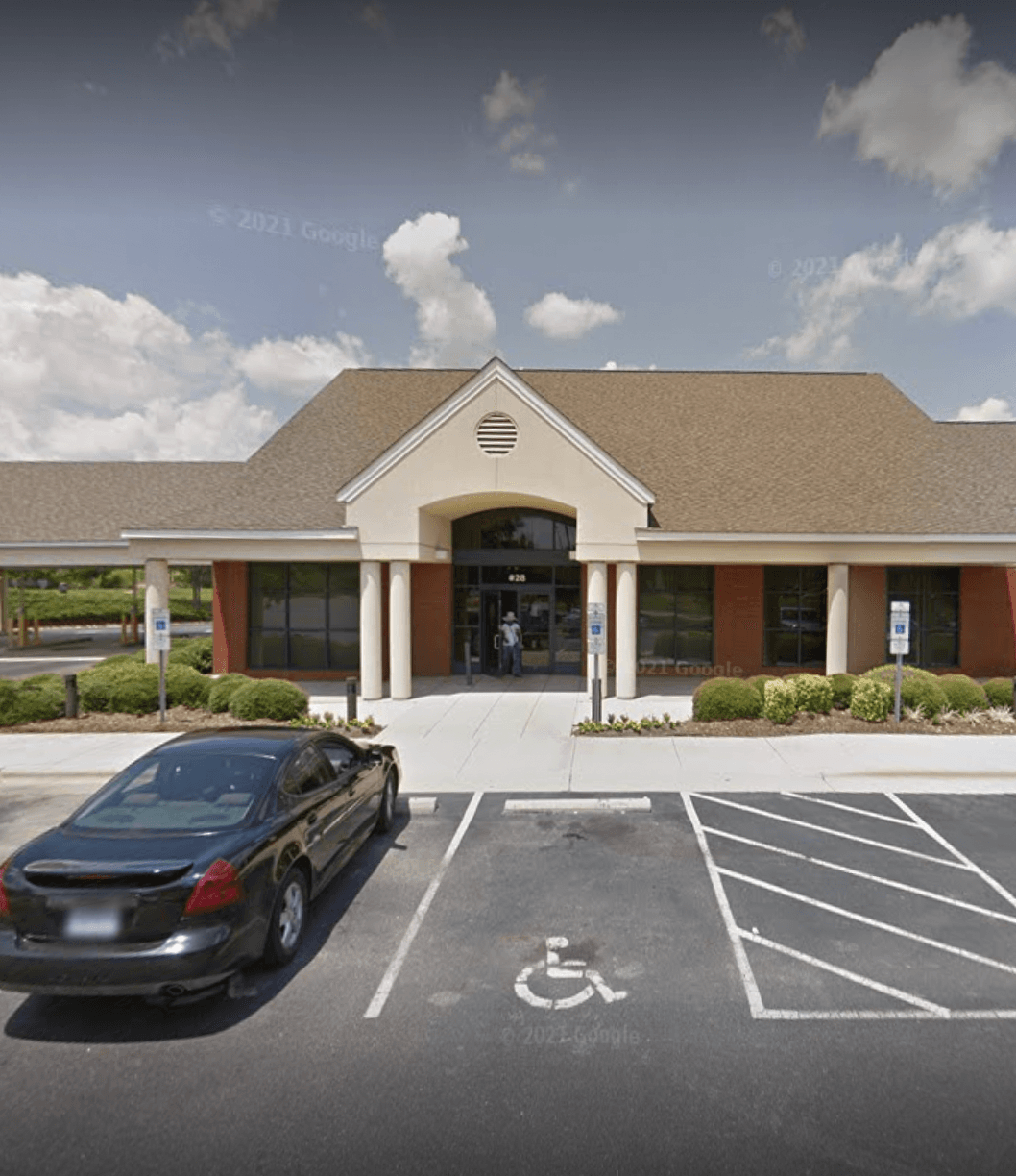 El robo ocurrió este miércoles 29 de junio alrededor de la 1:44 p.m. en el banco State Employees Credit Union ubicado en el 28 de Oxholm Circle, en Garner, Carolina del Norte.