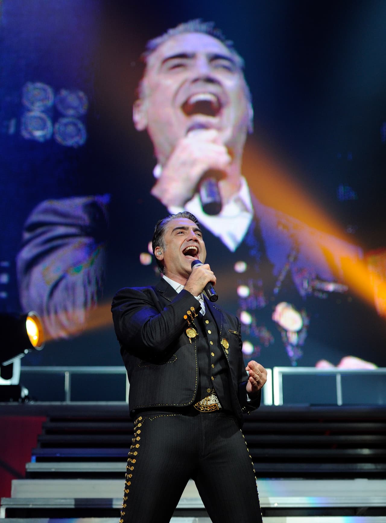 LAS VEGAS, NV - SEPTEMBER 15: Singer Alejandro Fernandez performs during his Dos Mundos tour at the MGM Grand Garden Arena September 15, 2011 in Las Vegas, Nevada (Photo by Ethan Miller/Getty Images)