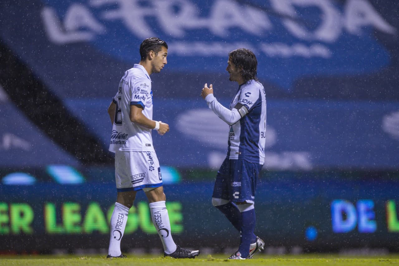 Se terminó la primera mitad sin goles en el Estadio Cuauhtémoc.