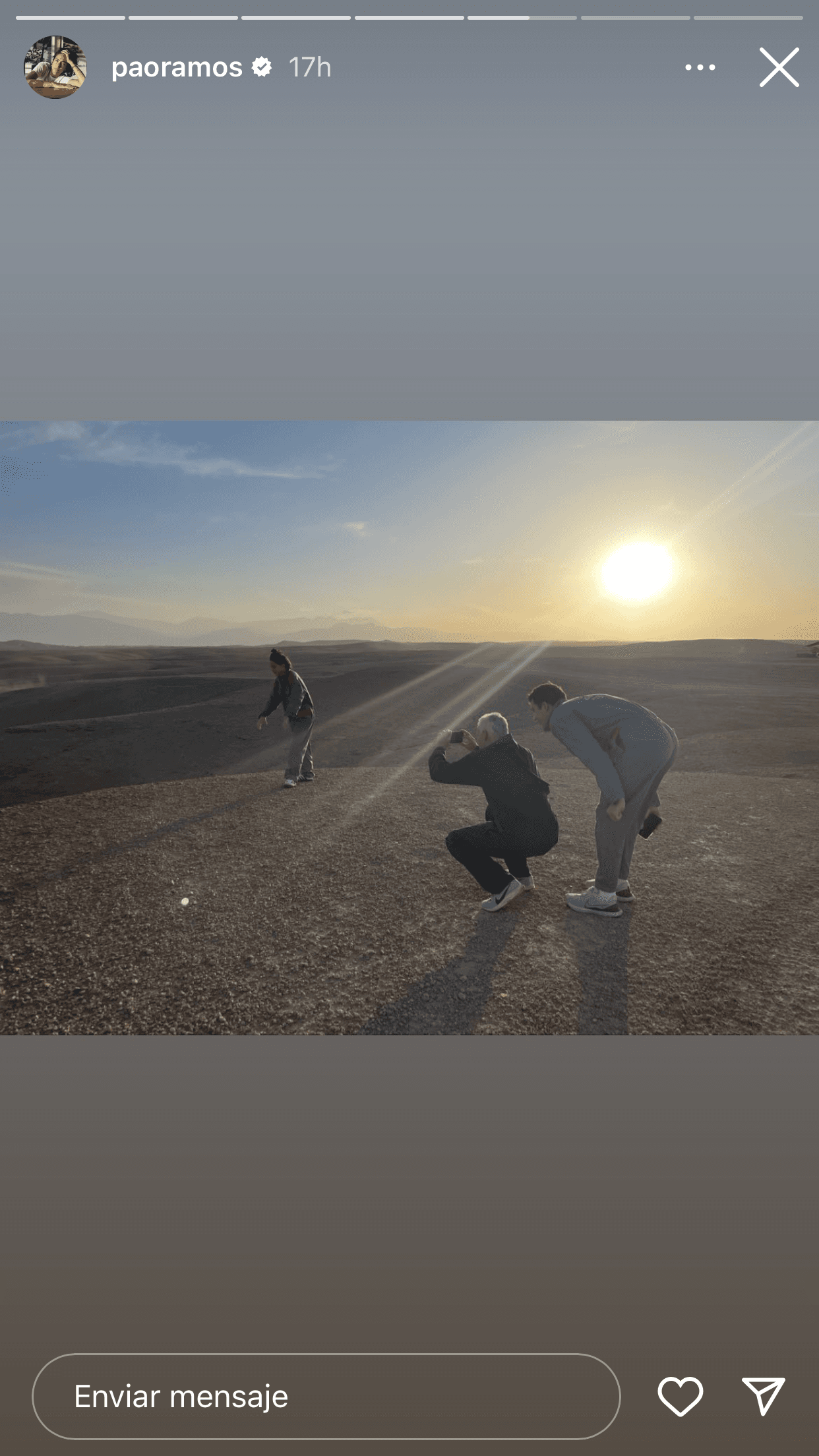 Fue precisamente ahí en donde quedó en evidencia que la presentadora no solo viajó con sus hijas, sino también con
<b>Jorge Ramos</b>, gracias a esta foto que colgó Paola, la primogénita del periodista.