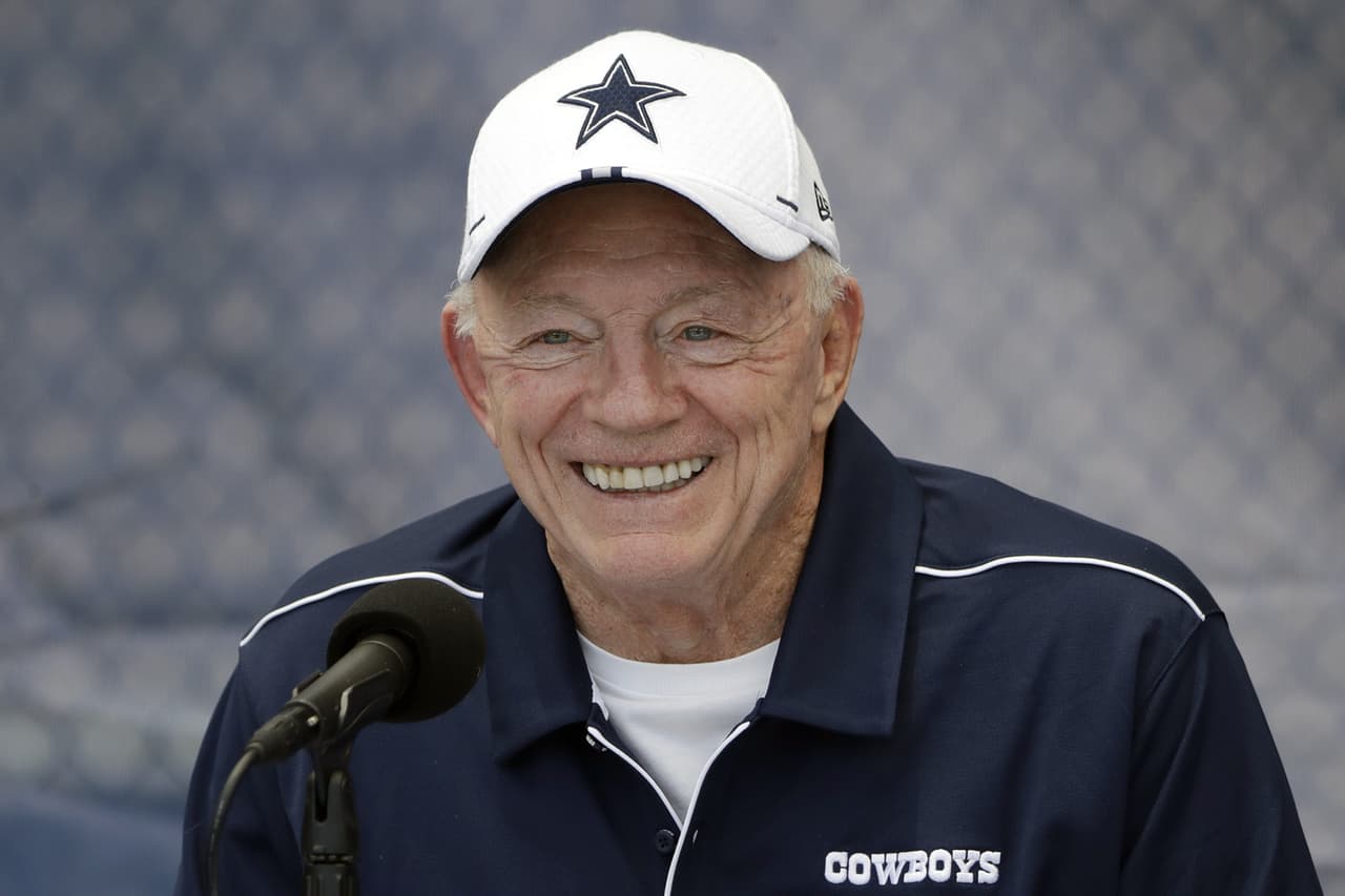 Jerry Jones: ‘Entrenamiento de Kaepernick fue un circo’