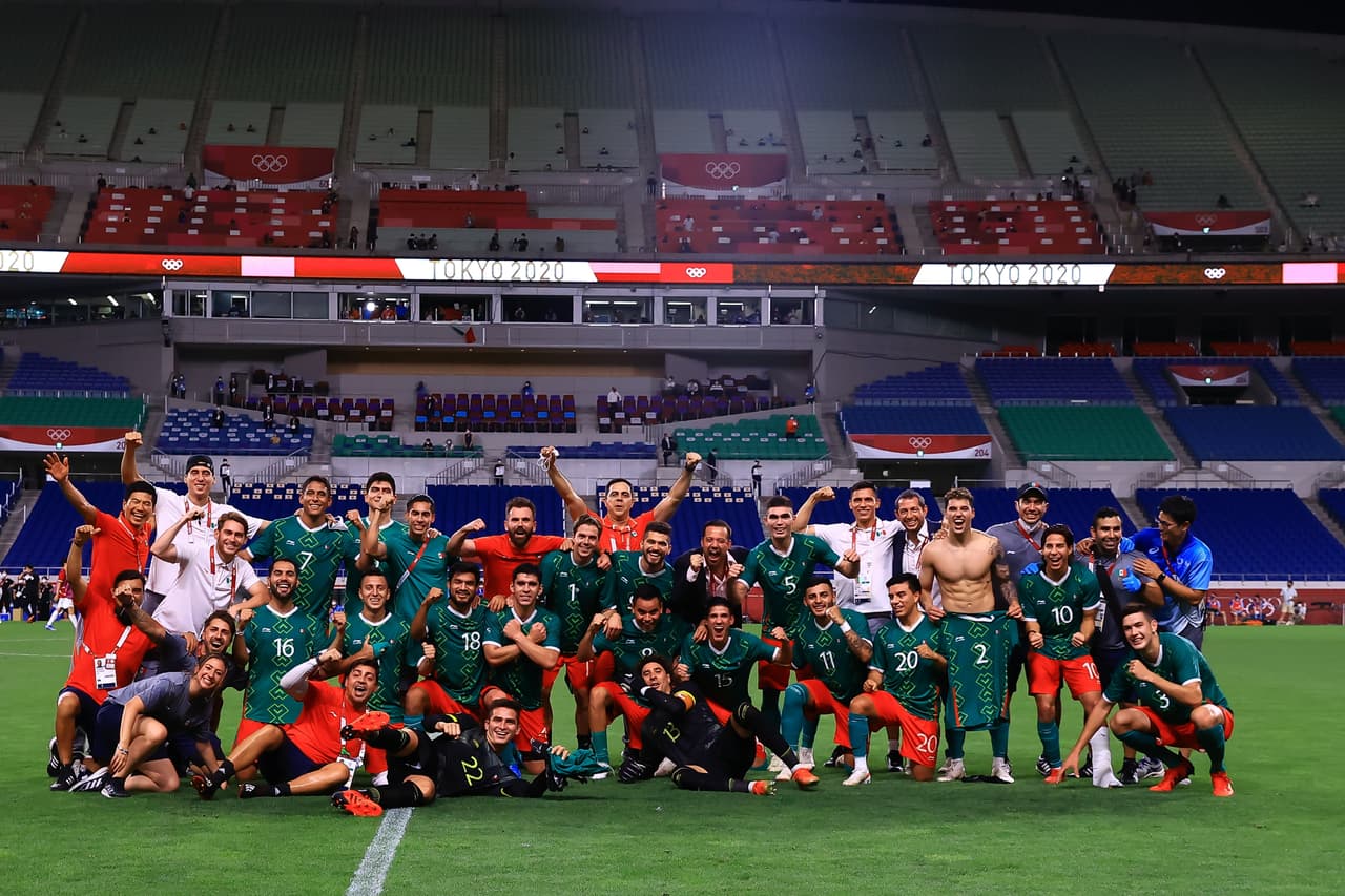 El Tri olímpico se subió al podio de Tokyo 2020 luego de vencer con claridad a Japón en el duelo por la medalla de Bronce y gracias a los goles de Sebastián Córdova, Johan Vázquez y Alexis Vega.