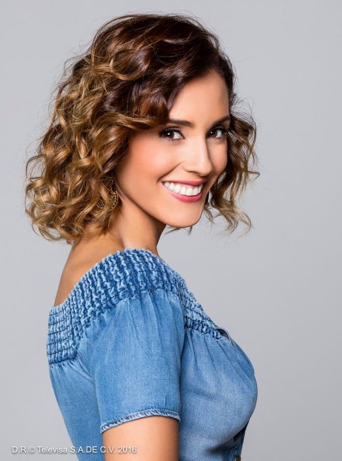 La última en la lista es
<b>Mar Contreras:</b> su belleza latina es incomparable y su talento para la actuación y el canto es difícil de encontrar, por lo que es una protagonista perfecta para cualquier tipo de historia.