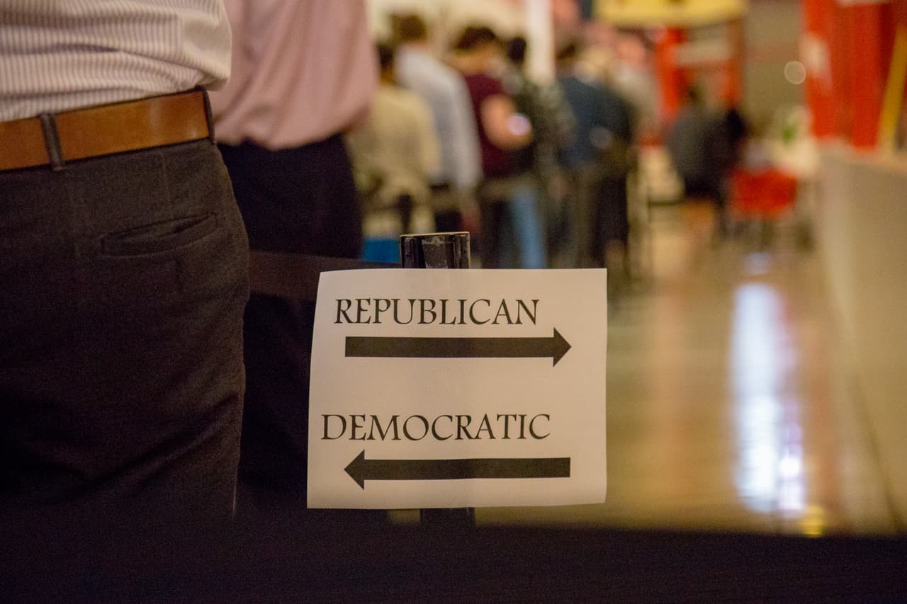 Así se veía la fila de los votantes demócratas en este centro comunitario de Houston.
