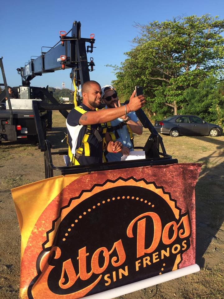 Víctor Santiago y José "El Negro" Figueroa regresan con Estos Dos Sin Frenos para ponerte a gozar.