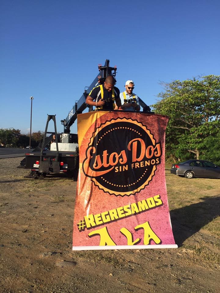 Víctor Santiago y José "El Negro" Figueroa regresan con Estos Dos Sin Frenos para ponerte a gozar.