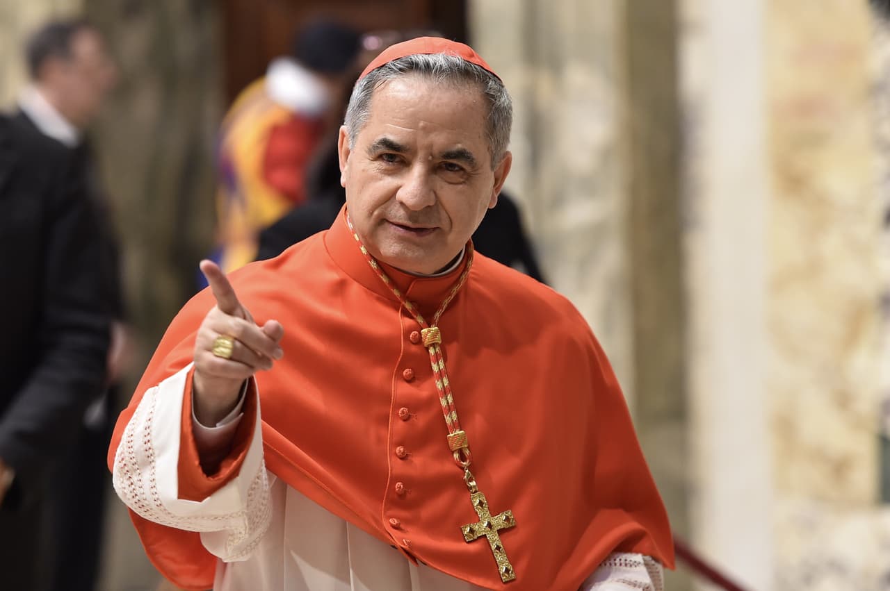 En medio de un escándalo financiero en el Vaticano, el papa Francisco acepta la renuncia de uno de sus cardenales