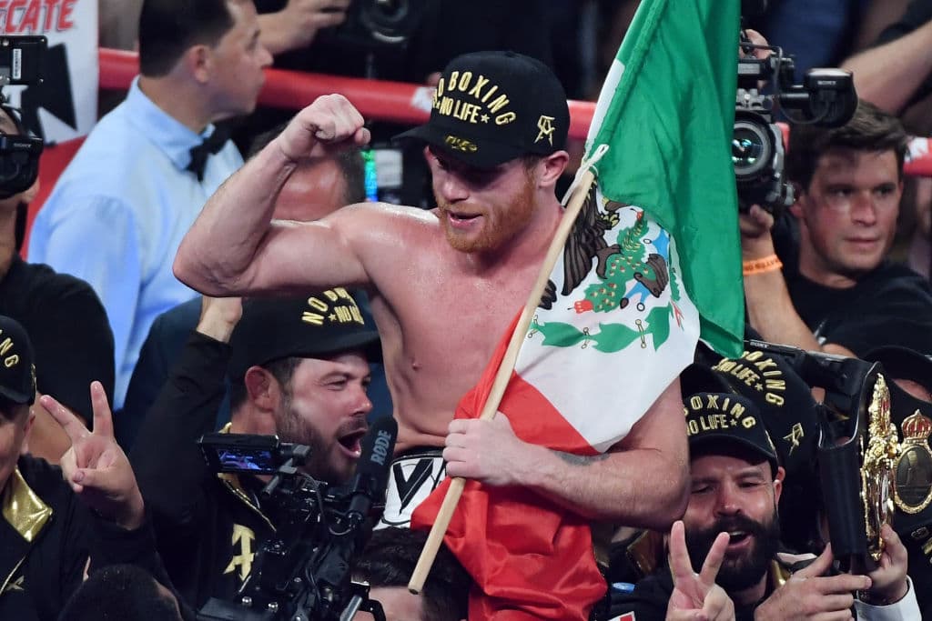 1. Saúl Canelo Álvarez es el deportista mexicano mejor pagado en la actualidad y de todos los tiempos con un contrato por 365 millones de dólares para 11 peleas en los próximos 5 años.