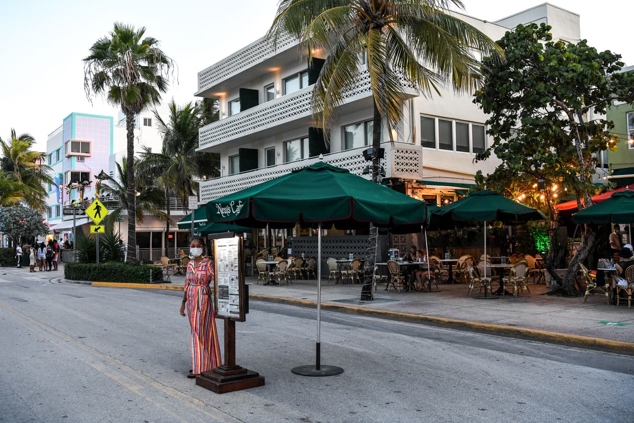 También todos los negocios, que estén ubicados en la misma zona de entretenimiento, deberán cerrar a las 8:00 pm.