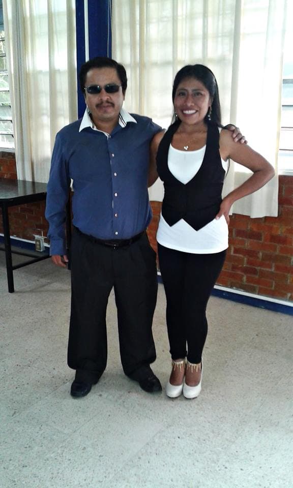 “Uno de los consejos que me ha dado es tomar riesgos al jugar con los colores porque yo no hubiera salido del blanco y negro o los colores lisos sin estampados”, dijo Yalitza a la
<a href="https://us.hola.com/celebrities/2019042423207/yalitza-aparicio-future-plans-stylist-tip/" target="_blank">revista Hola! USA</a>. Aquí como vestía Yalitza antes de que le llegara la fama.