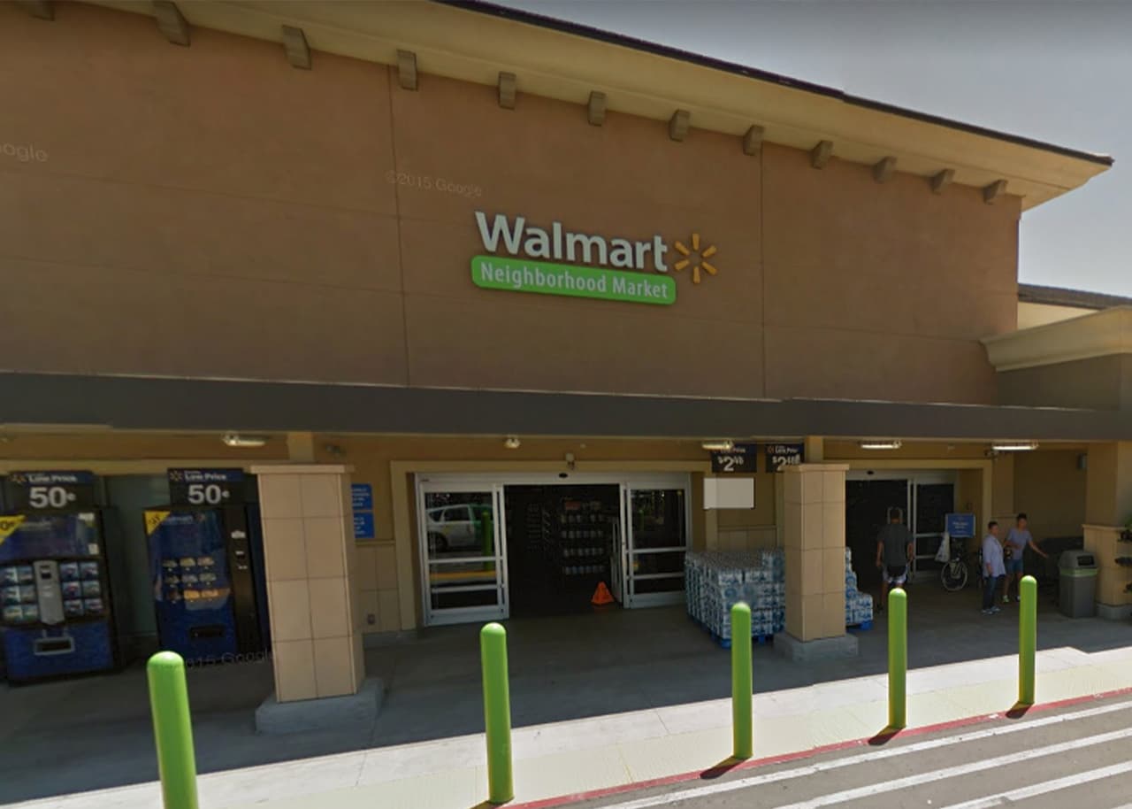 Los gritos salvan a una mujer de ser violada en un estacionamiento de Walmart