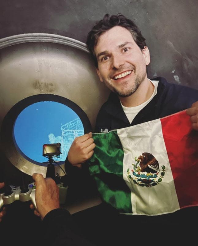 Alan Estrada dentro del sumergible Titán.