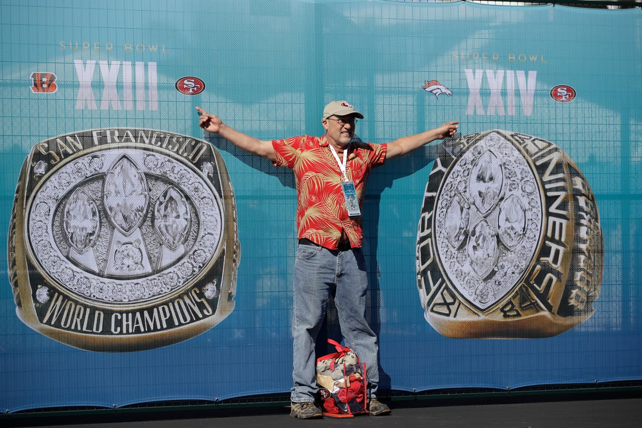 Así se vive el color en el Hard Rock Stadium de Florida previo al partido entre San Francisco 49ers y Kansas City Chiefs.