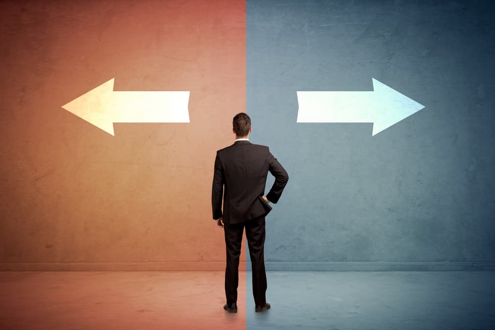 <b>Significado de La Sacerdotisa en el futuro</b>
<br>La carta de La Sacerdotisa en el futuro advierte de la llegada de tentaciones y distracciones que intentarán sacarte del camino. Tratarán de evitar que cumplas tus sueños y que alcances tus objetivos. Por ello, necesitas ser fuerte, seguir a tu corazón y no dejar que las influencias externas te afecten. Has de tener disciplina, mantener la motivación y creer en ti mismo y tu intuición para poder cumplir tus objetivos.