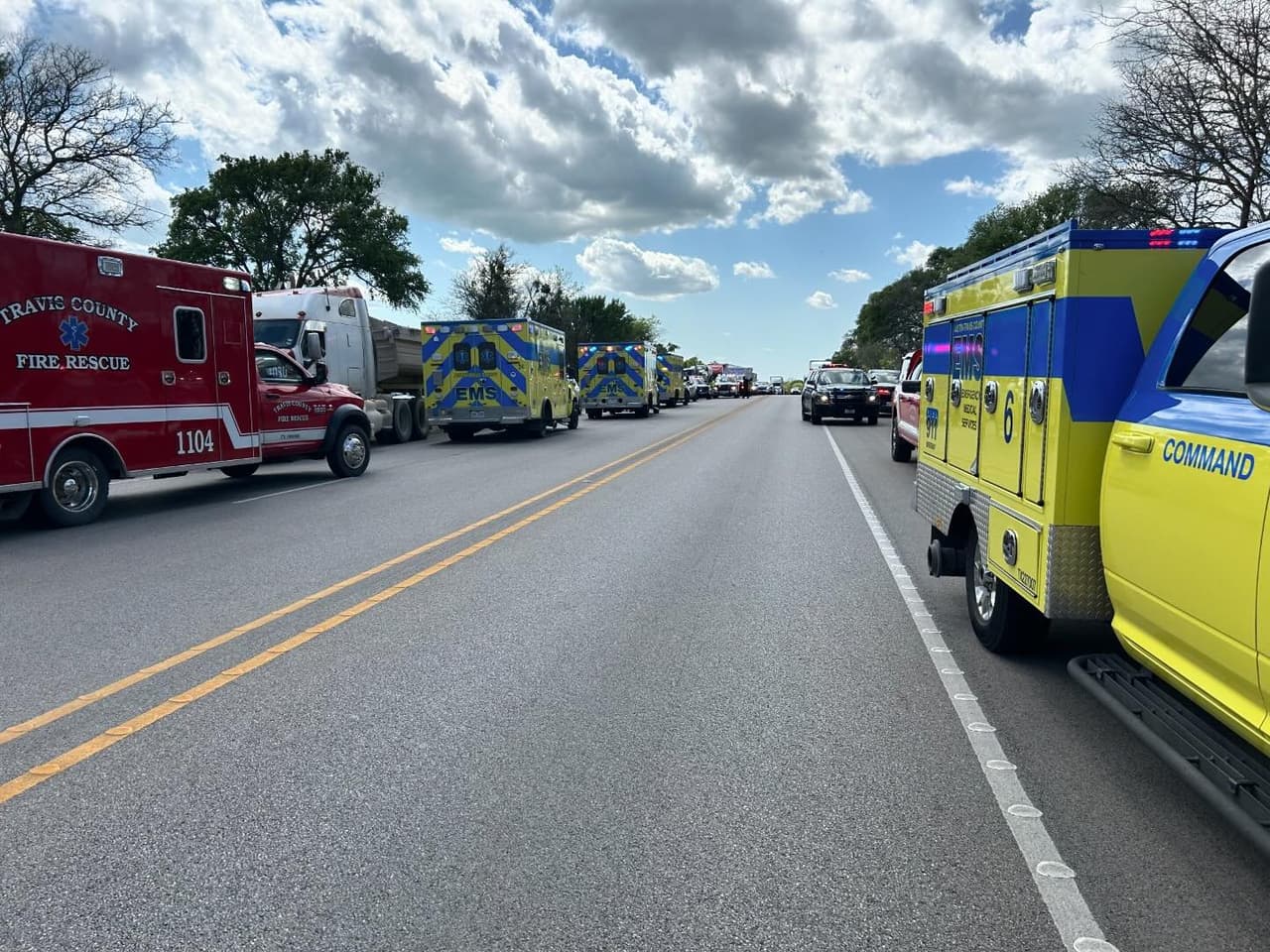 Aunque la jornada escolar de este lunes 25 de marzo fue cancelada por autoridades del plantel, el vocero del distrito dijo que los consejeros de crisis y trauma estarán disponibles para asesorar a los estudiantes y personal del plantel que lo requiera.