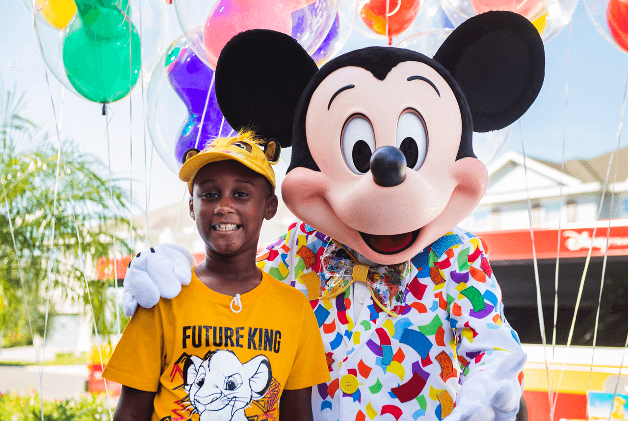 El menor de 7 años pasó más de un año ahorrando dinero para su viaje de cumpleaños a Walt Disney World Resort en Florida, sin embargo, el huracán Dorian cambió sus planes y decidió usar su dinero para ayudar a los afectados.