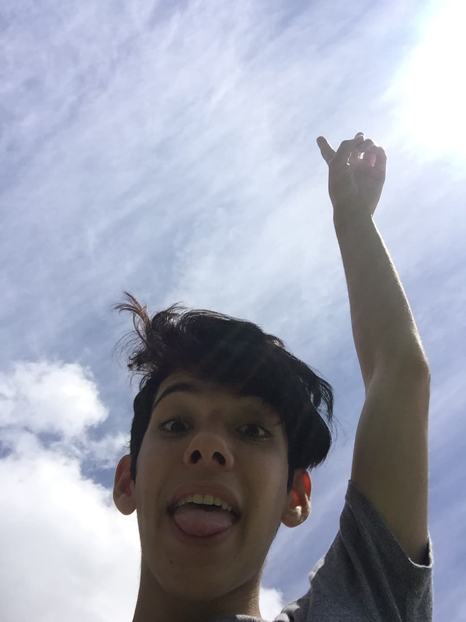 Nuestras cámaras se colaron en casa de Yoandri. El cubano nos mostró los rincones de su crib.