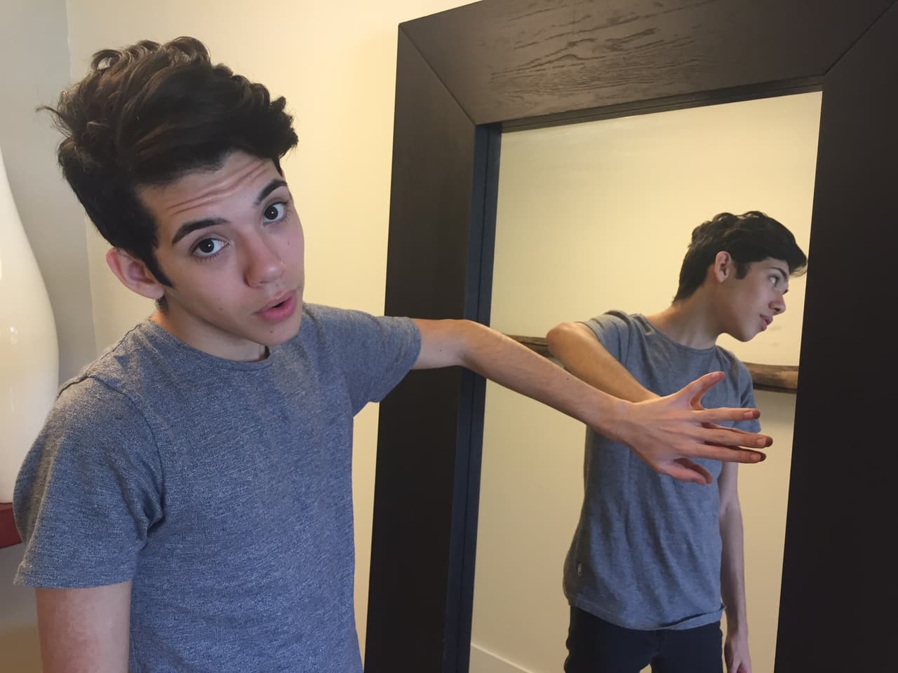 Nuestras cámaras se colaron en casa de Yoandri. El cubano nos mostró los rincones de su crib.