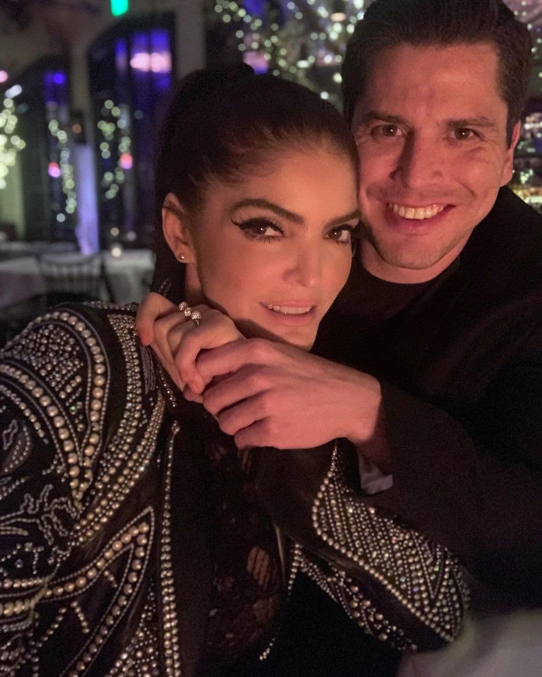 Ana Bárbara presentó a su novio desde hace más de seis años en febrero. Su nombre es Ángel Muñoz y trabaja para el gobierno de Estados Unidos.