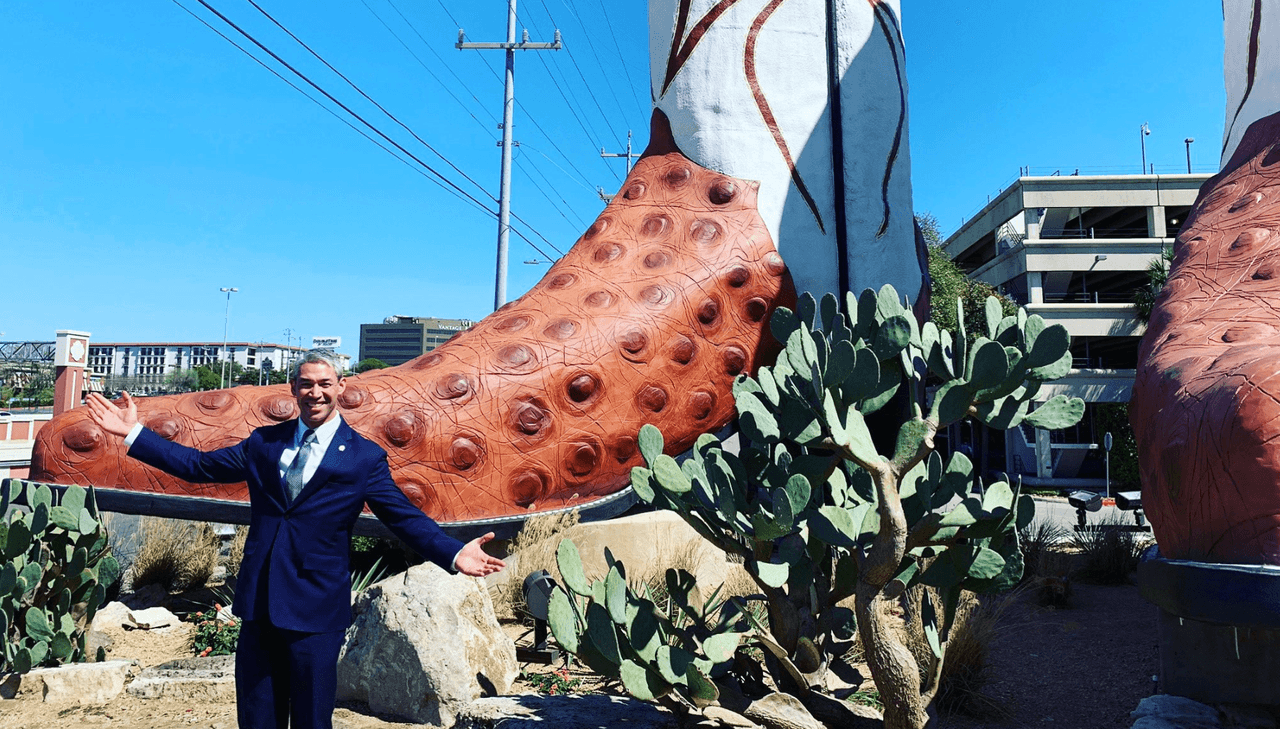 Alcalde de San Antonio almuerza en el mismo centro comercial en donde estuvo el paciente con el nuevo coronavirus