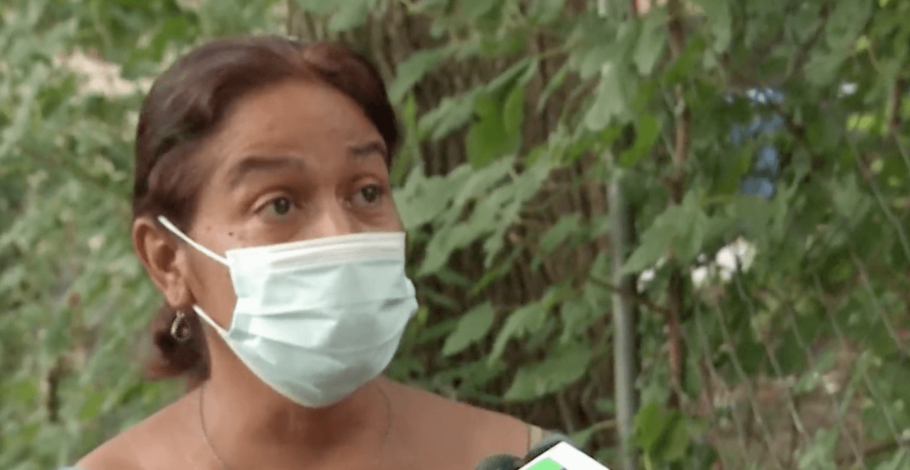 <b>"Me dijeron que el nino tenía pulmonia y tenia covid y que era muy difícil de salvarlo. Lo trataron de salvar lo más posible, de los aparatos que le meten adentro pa que pueda respirar... y no aguantó el nino", recordó su madre. </b>