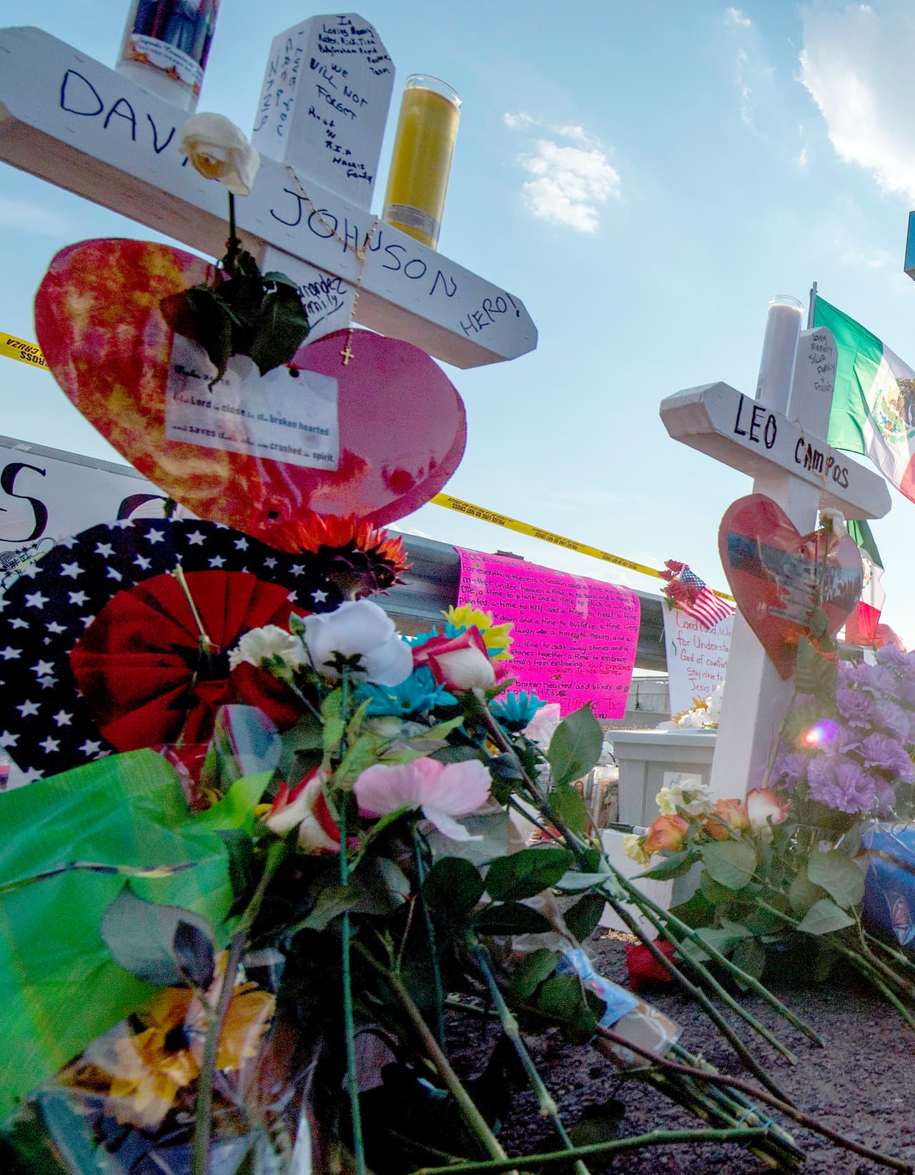 David Alvah Johnson tenía 63 años y estaba en Walmart comprando útiles escolares. Murió protegiendo a su esposa, Kathy, y a su nieta de 9 años, Katie. "Los protegió de ese asesino. Hizo como un escudo. Si no hubiera estado allí, no lo hubieran logrado", escribió Mari Mia Madera, su sobrina, en Facebook.