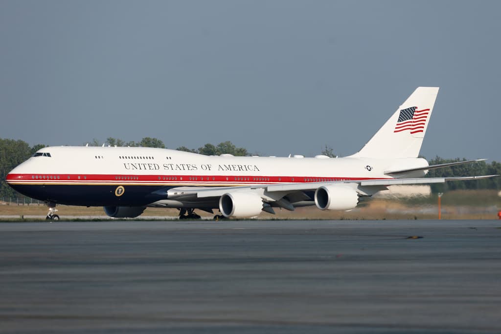 El New York Times solicita en un tribunal que se anulen las citaciones judiciales emitidas contra periodistas por su cobertura del Air Force One