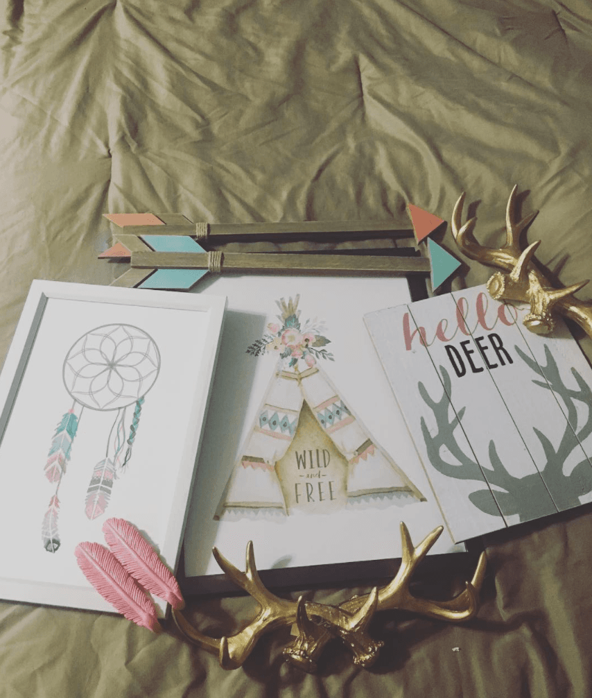 Con esta decoración están preparando la habitación de las niñas.