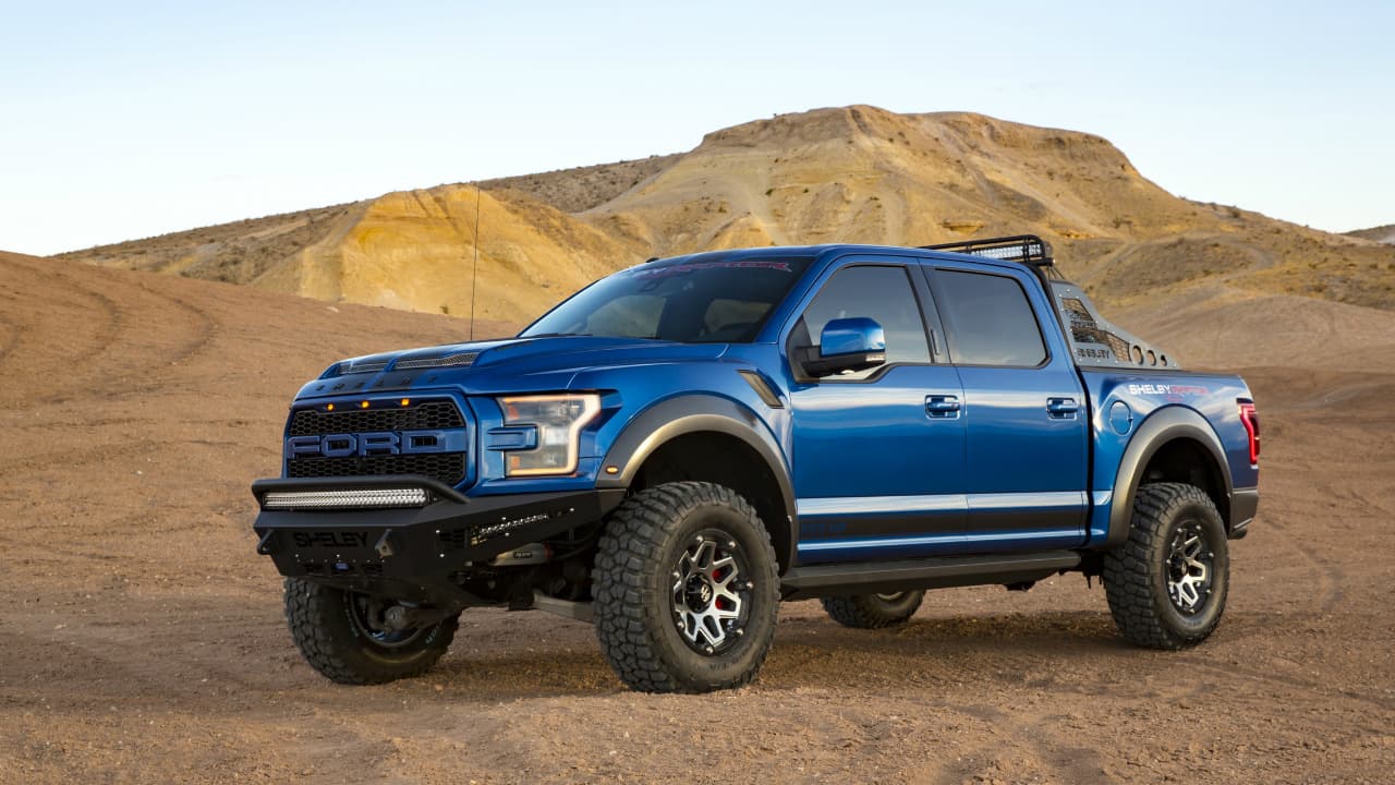 Es una edición limitada a 500 unidades creada exclusivamente por
<b>Shelby</b> para Estados Unidos a un precio de
<b>117,460 dólares</b>. La plataforma del
<b>Ford F-150 Raptor</b> permite realizar adaptaciones extremas como ésta, que en manos de Shelby se convierte en todo un monstruo todoterreno.
<br>