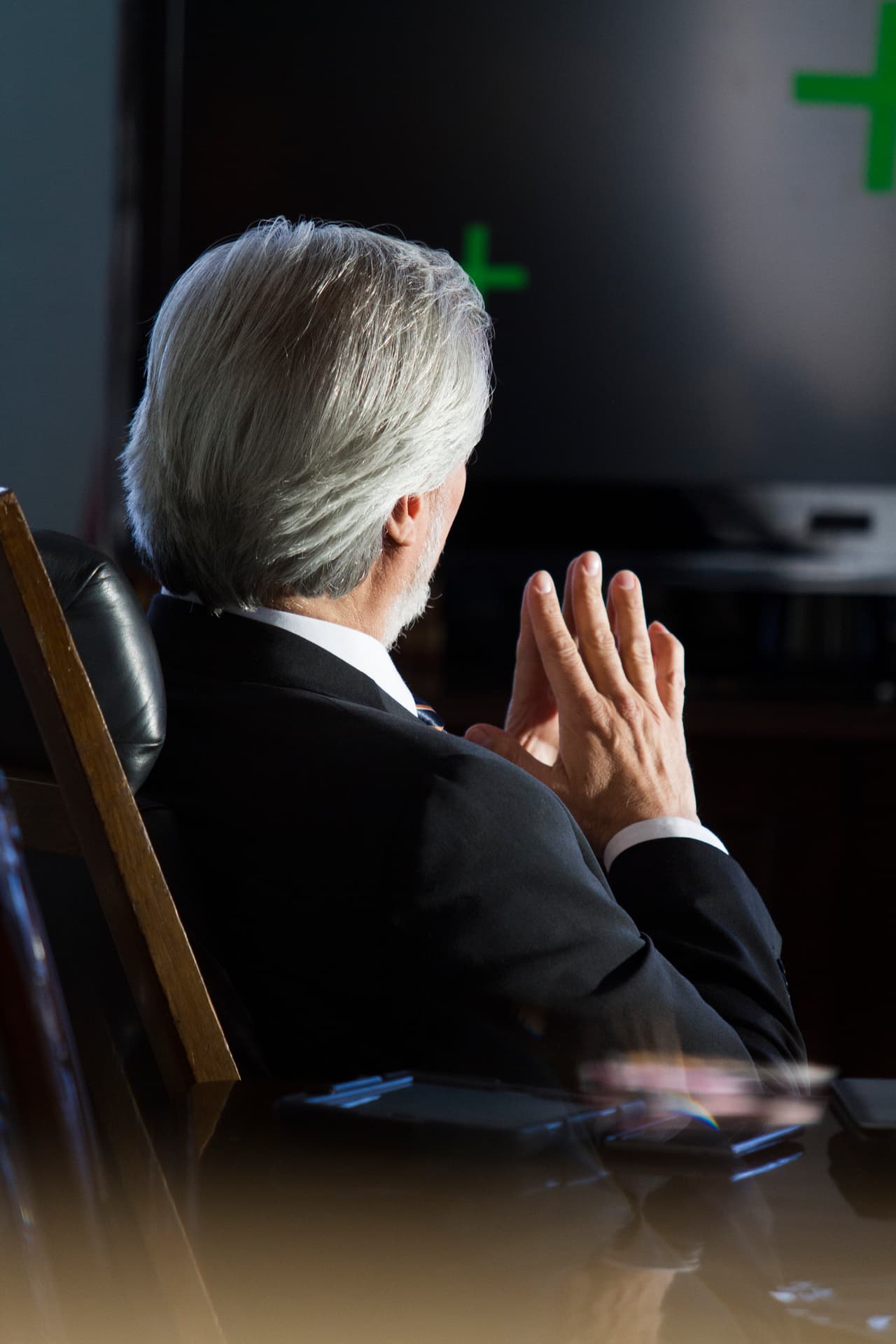 Yolanda no tuvo más opción que transportar su mercancía.