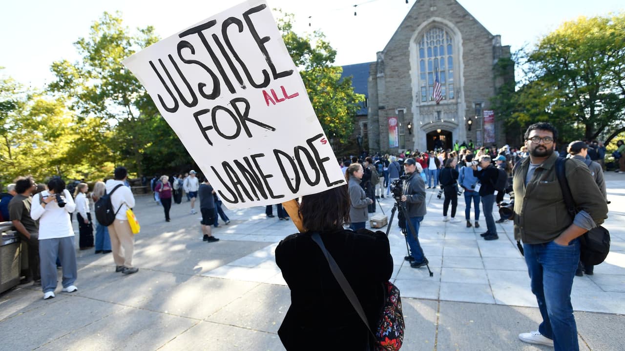 Estudiantes de la Universidad de Cornell protestan hoy; piden cambios en formas de atender denuncias de agresión sexual