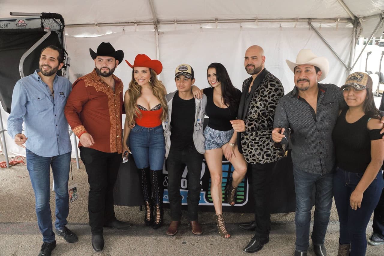 Chicos y grandes escuchan a
<b>El Free-guey show</b> y
<b>El Bueno, La Mala y El Feo</b>.