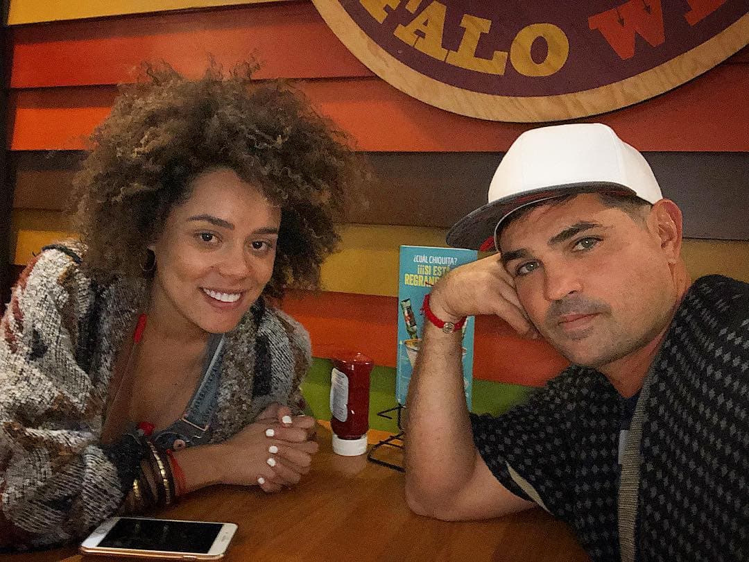 Aunque Ferdinando ya es padre de una adolescente llamada Sofía, se consideraba inexperto en el terreno de la paternidad y se la pasaba pidiendo consejos a sus seguidores para cuando nacieran los mellizos Dante y Tadeo.