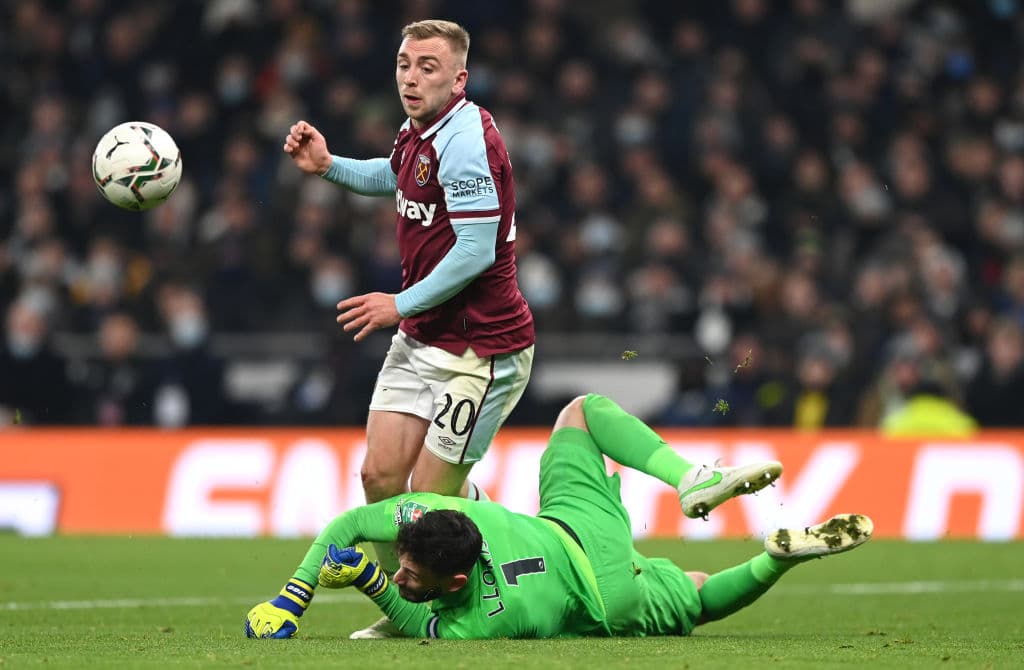Chelsea vence tranquilamente 0-2 al Brentford, Liverpool sufre frente al Leicester City y tras un empate 3-3 consiguen el pase en la tanda de penaltis, Tottenham sabe aprovechar su localía y vencen 2-1 al west Ham United.