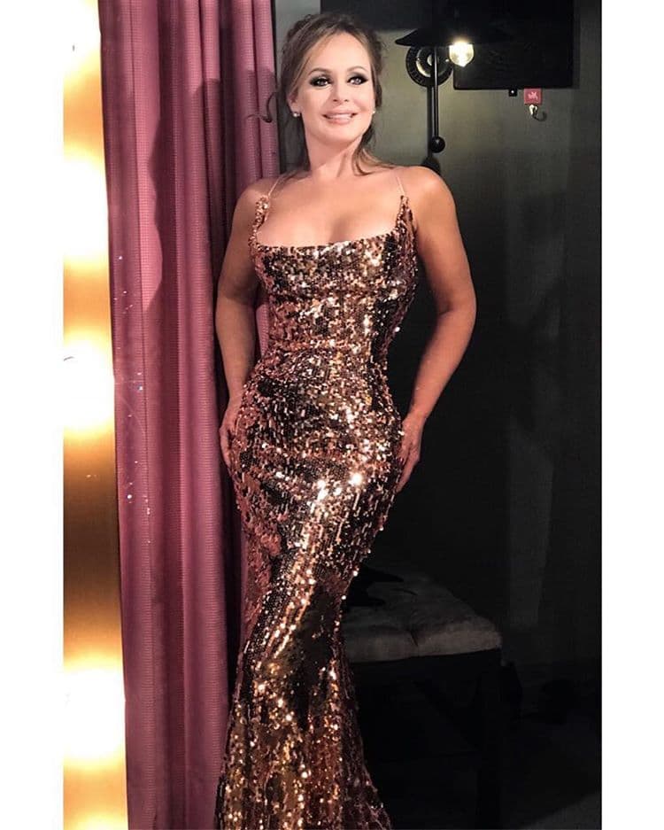 "El calendario está conformado por fotografías inéditas, donde me muestro sexy, liberada y más transparente que nunca... El cuerpo es nuestro templo y lo cuido como tal. ¡Sí se puede! Los amo a tiempo", se lee en Instagram.
<br>