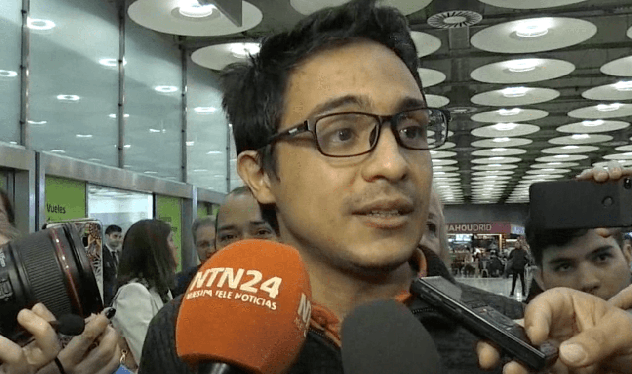 "No me lo creo, estoy en libertad", dice el opositor venezolano Lorent Saleh al llegar a España