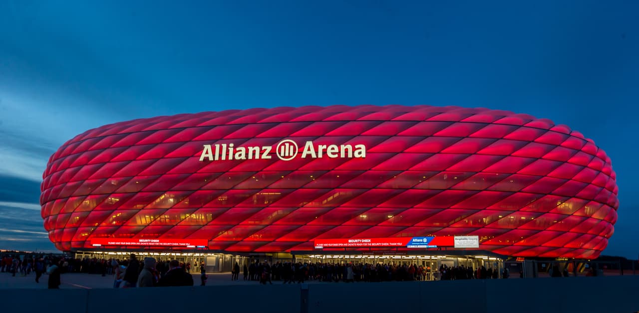 Una vista espectacular del Allianz Arena previo al encuentro entre Bayern Múnich y Paderborn.