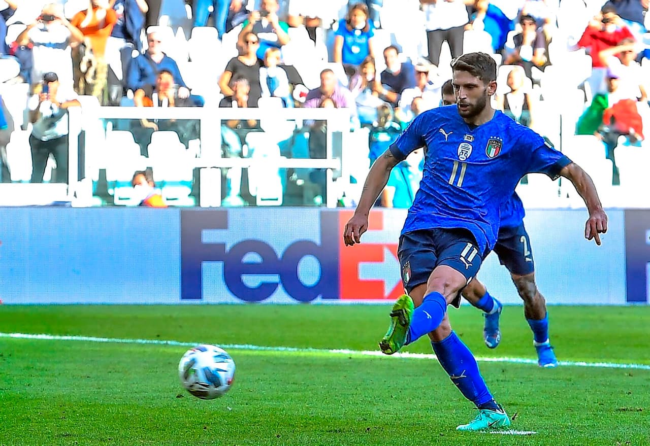 Italia se queda con el tercer lugar de la UEFA Nations League tras vencer 2-1 a Bélgica. Con anotacion de Barella y un penalti cobrado de Berardi, la 'Azzurra' se lleva la victoria. El único tanto por parte de los 'red devils' fue de Charles De Ketelaere ya al final del encuentro.