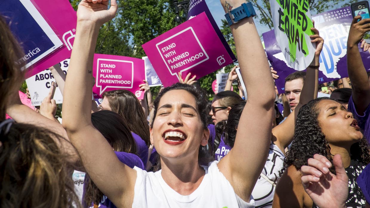 Supreme Court ruling to end Texas abortion restrictions will benefit Latinas, experts say