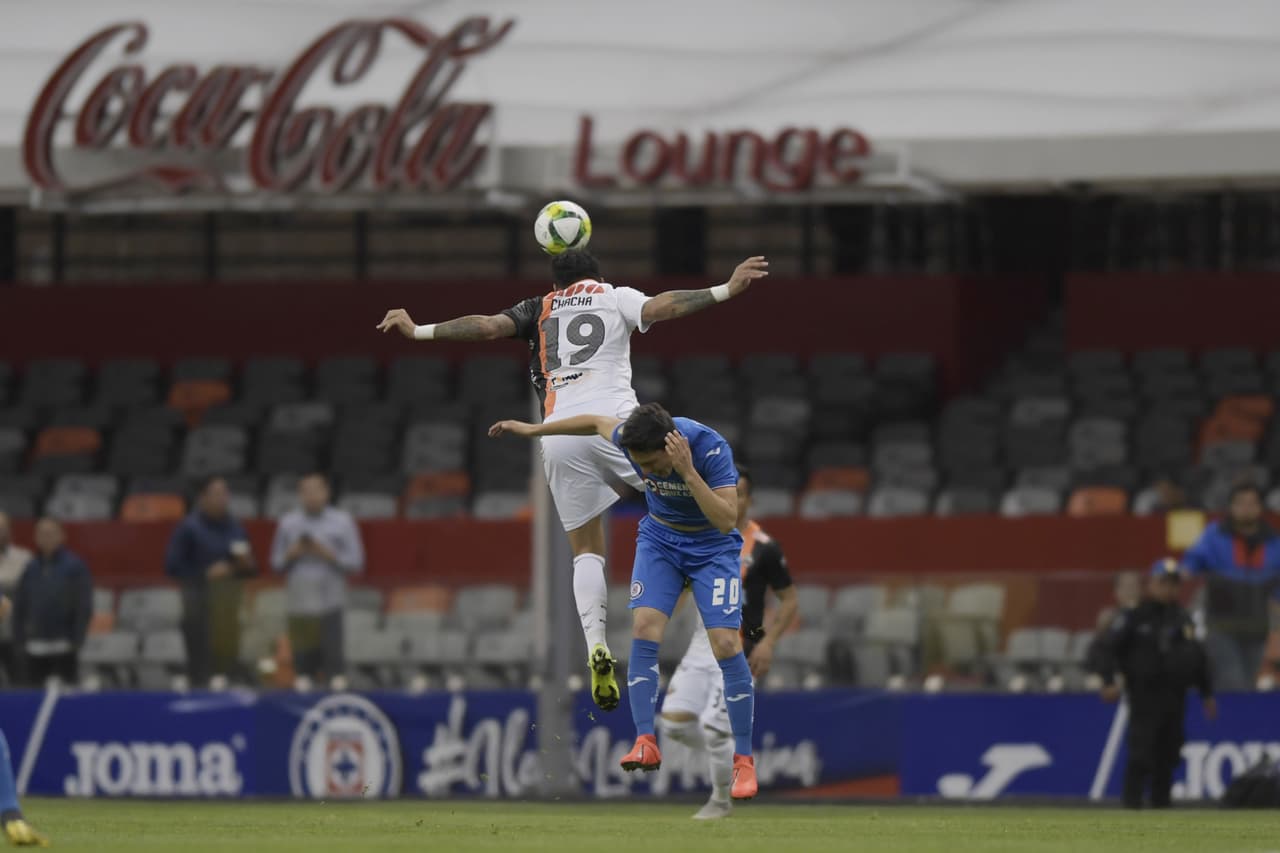 Pero el equipo del Ascenso MX no fue de paseo al Azteca y buscó en el comienzo irse adelante con balones al área cargados de 'malas intenciones'.