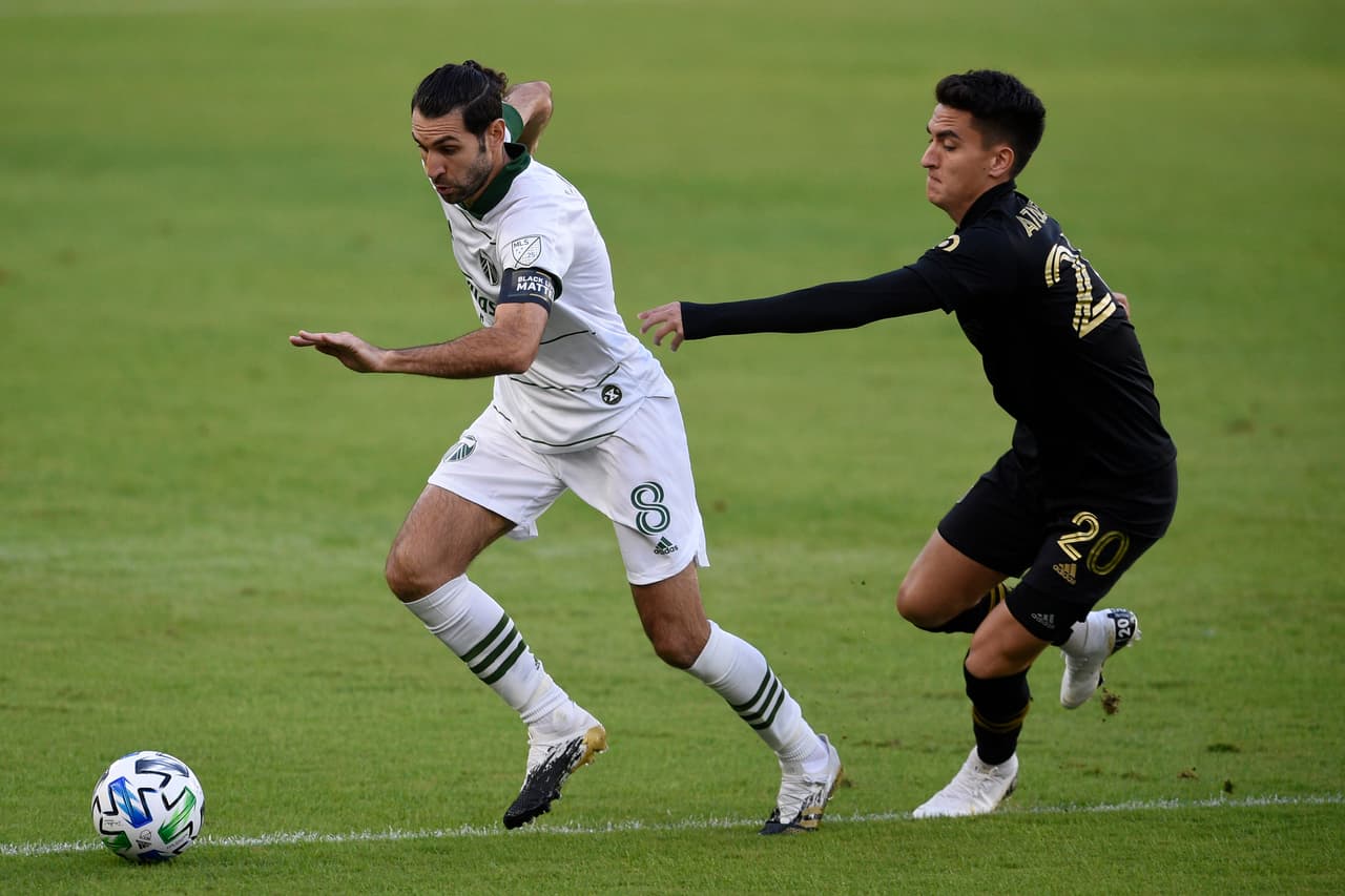 Carlitos Vela regresa al gol y el LAFC empata en casa frente a los Portland Timbers.