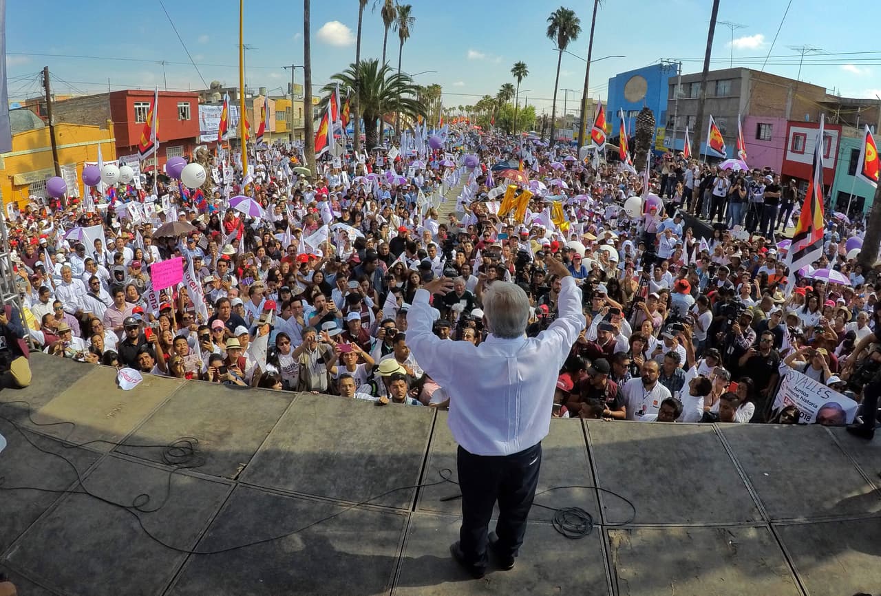 El domingo estuvo ante sus simpatizantes en el estado de San Luis Potosí. Durante este periodo de campañas, AMLO se convirtió en el candidato que más ciudades de México visitó, con al menos 102 ciudades, distribuidas en 26 estados, según datos de INEGI difundidos a finales de mayo.