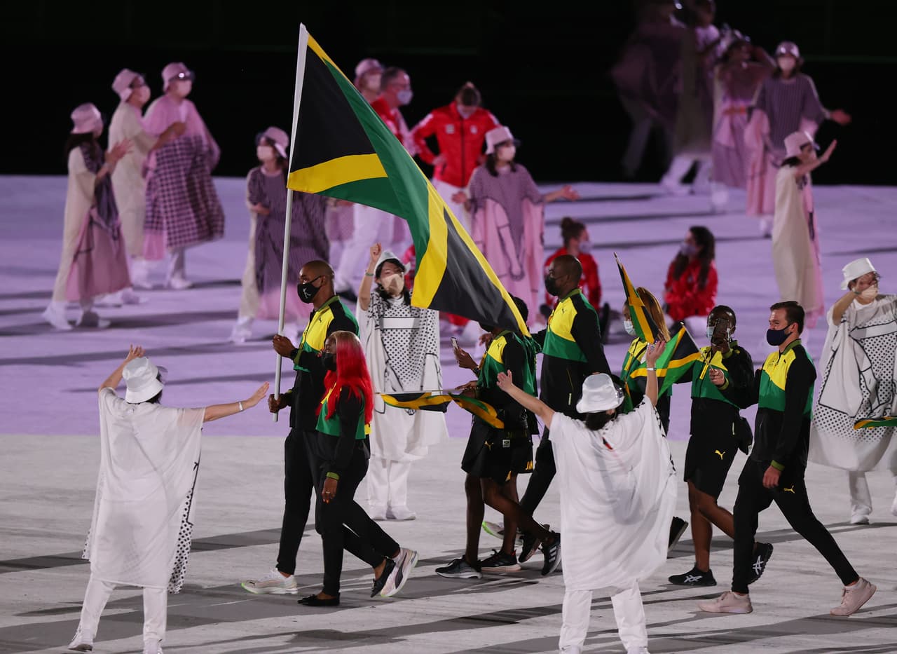 La calidez de Jamaica se hizo presente en el desfile con algunos atletas que desde ya hicieron recordar a Usain Bolt.