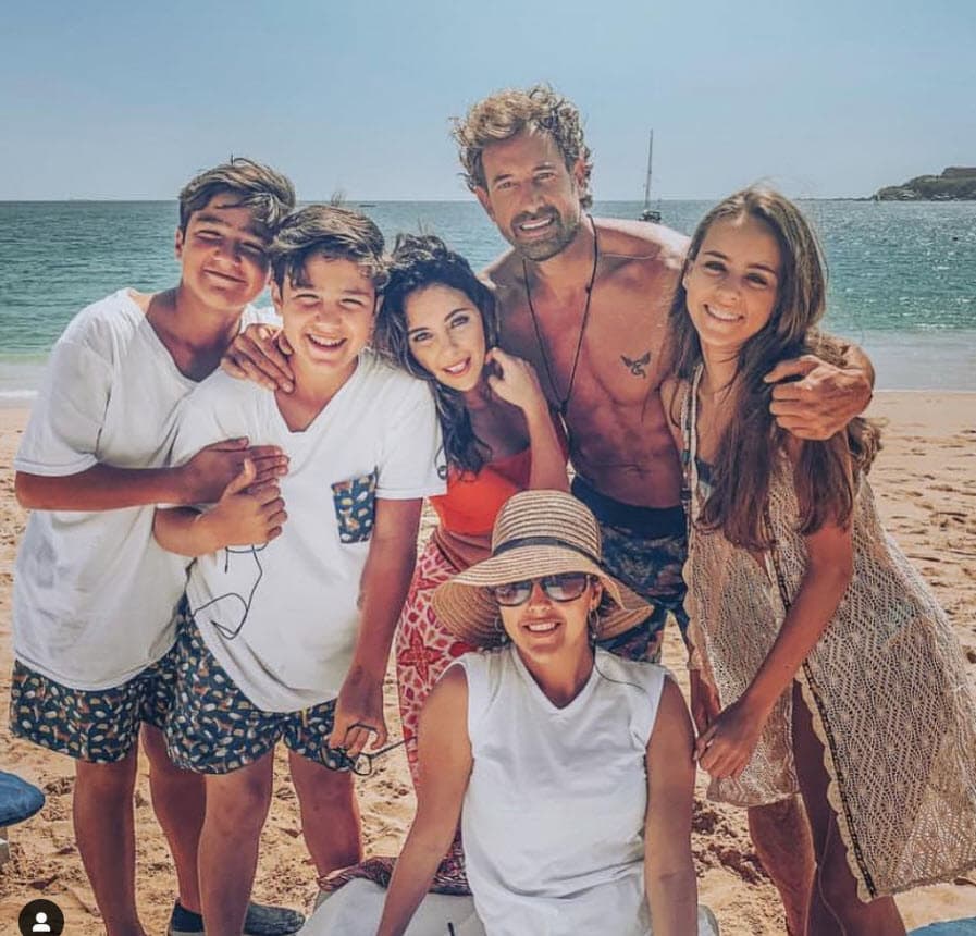 En Instagram dan testimonio del amor que encontraron luego de haber coincidido en la telenovela
<b><a href="https://www.univision.com/famosos/en-fotos-vanessa-guzman-gabriel-soto-e-irina-baeva-presentaron-soltero-con-hijas-su-nueva-telenovela-fotos" target="_blank">'Soltero con hijas'</a></b>
<a href="https://www.univision.com/famosos/en-fotos-vanessa-guzman-gabriel-soto-e-irina-baeva-presentaron-soltero-con-hijas-su-nueva-telenovela-fotos" target="_blank">. </a>
<br>