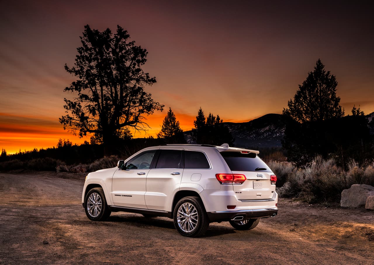 También de serie, Summit 2017 comparte con Trailhawk 2017 el sistema Quadra-Drive II 4x4 ELSD, suspensión de aire Quadra-Lift y seleccionador de velocidades Selec-Speed Control del Grand Cherokee