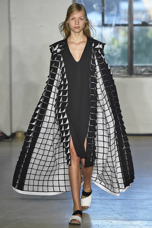 La diseñadora chilena sintetiza los códigos de feminidad en su colección SS16 ZERO + MARIA CORNEJO