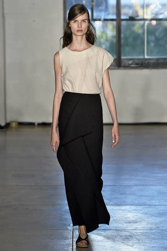 La diseñadora chilena sintetiza los códigos de feminidad en su colección SS16 ZERO + MARIA CORNEJO