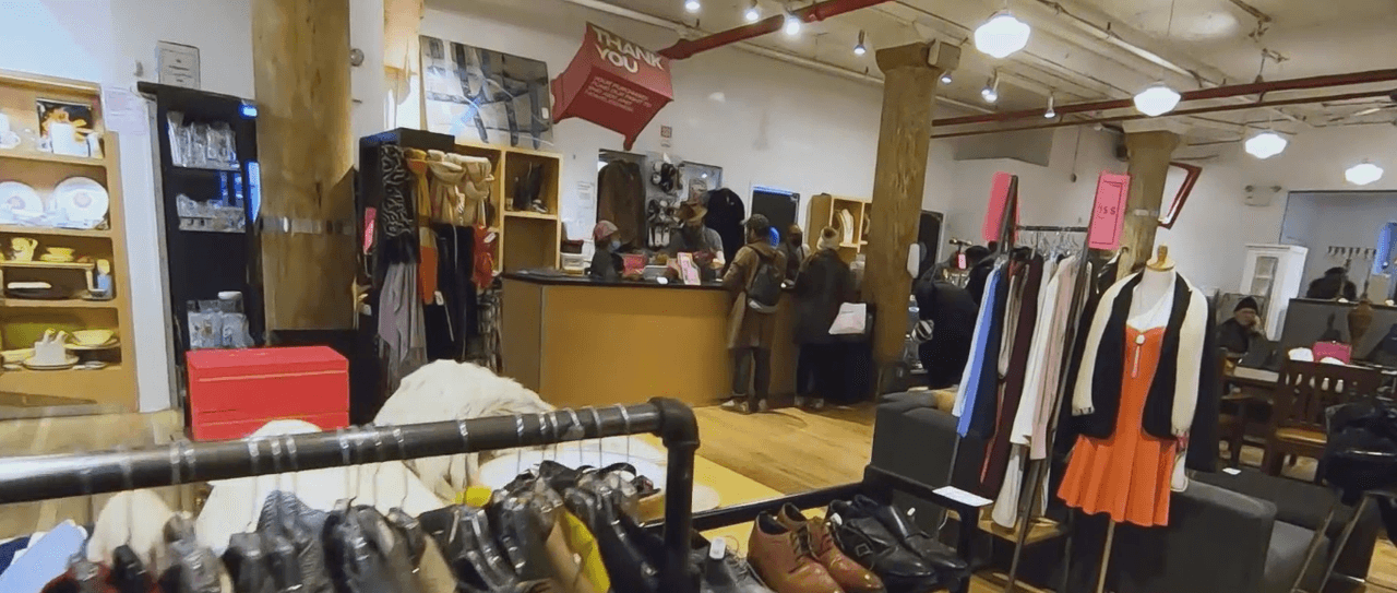 Housing Works: una tienda que vende ropa y artículos para el hogar usados a buen precio